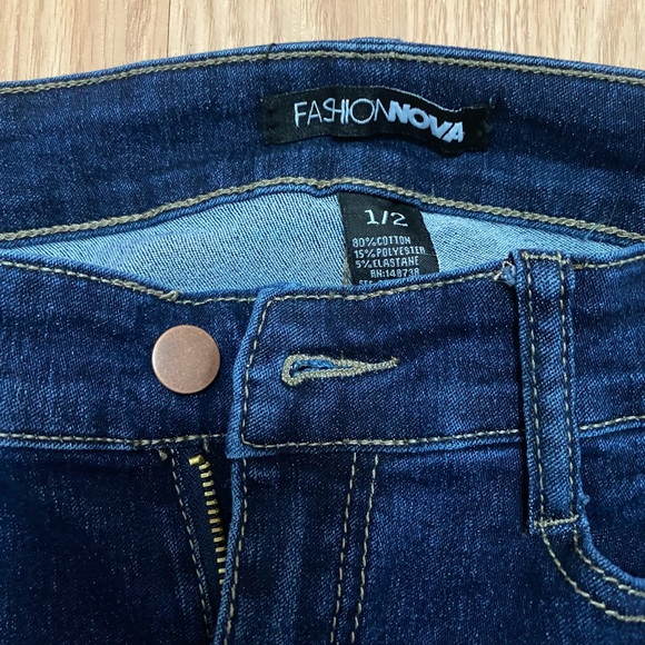 Fashion Nova Booty Jeans - Picture 4 of 4